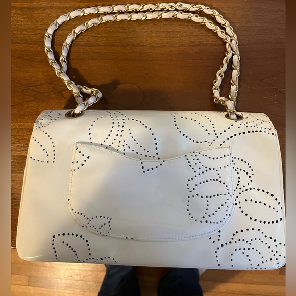 🌸 Chanel Medium Classic Flap - Camelia Ivory Patent Leather 🌸 - Picture 6 of 13
